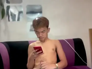 Chaturbate Live Sex Cam of p1noytwink_mier
