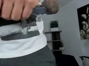 Chaturbate Live Porn of andrew_mathe