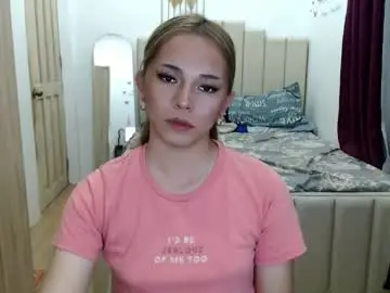 Chaturbate Live Sex Cam of queen_heart0