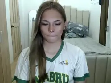 Chaturbate Live Sex Cam of queen_heart0
