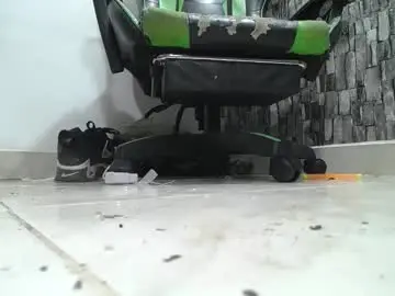 Chaturbate Live Sex Cam of srfindomfeet_