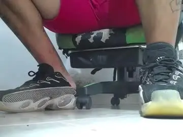 Chaturbate Watch Live Sex Cams of srfindomfeet_