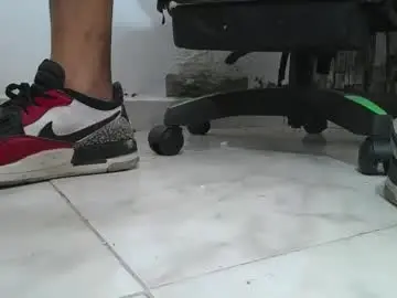 Chaturbate Live Sex Cam of srfindomfeet_