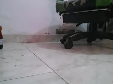 Chaturbate Live Sex Cam of srfindomfeet_