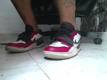 Chaturbate Live Sex Cam of srfindomfeet_