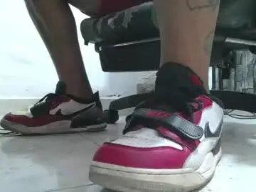 Chaturbate Adult Webcam of srfindomfeet_