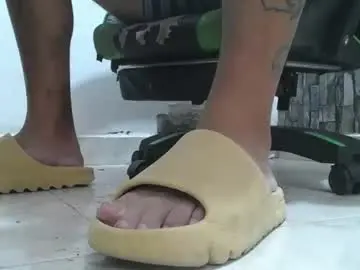 Chaturbate Live Sex Cam of srfindomfeet_