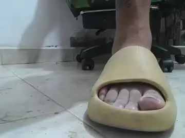 Chaturbate Free Porn Cam of srfindomfeet_