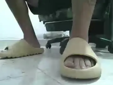 Chaturbate Watch Live Sex Cams of srfindomfeet_