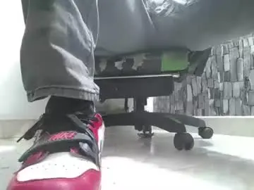 Chaturbate Free Porn Cam of srfindomfeet_