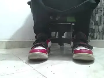 Chaturbate Free Porn Cam of srfindomfeet_