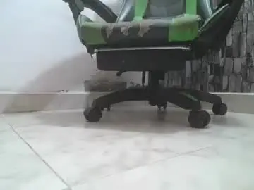 Chaturbate Live Sex Cam of srfindomfeet_
