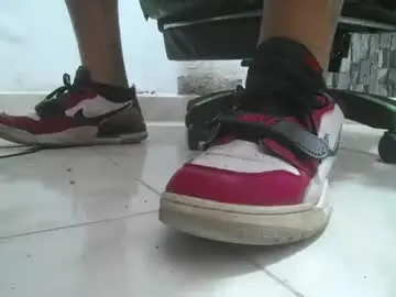 Chaturbate Live Porn of srfindomfeet_