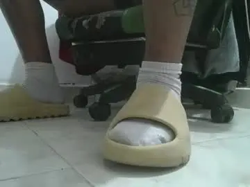 Chaturbate Watch Live Sex Cams of srfindomfeet_