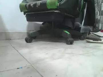 Chaturbate Live Sex Cam of srfindomfeet_