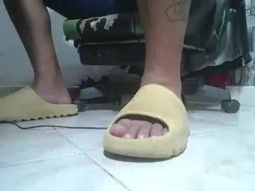 Chaturbate Best live sex cam show of srfindomfeet_