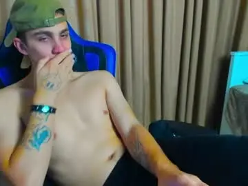 Chaturbate Live Sex Cam of frank_mooree