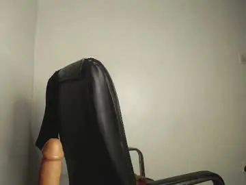 Chaturbate Free Live Porn of muscles_qeen0