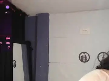 Chaturbate Live Sex Cam of skinny_yizz
