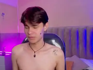 Chaturbate Live Sex Cam of derek_sinn