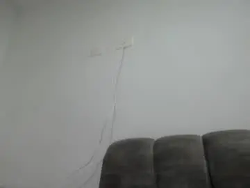 Chaturbate Live Porn of emilyhines__