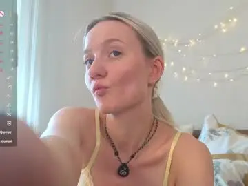 Chaturbate Live Sex Cam of minnietammy