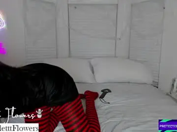 Chaturbate Watch Live Sex Cams of violetttflowers