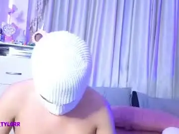 Chaturbate Sex Cam of mia_tylor01