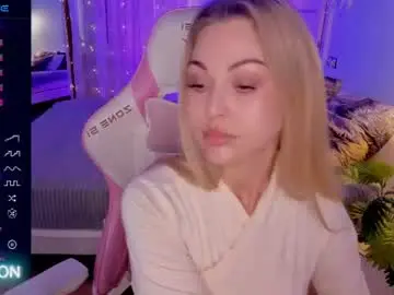 Chaturbate Live Sex Cam of adeleroberts