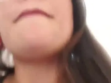 Chaturbate Live Sex Cam of evolethmontenegros