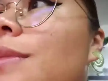 Chaturbate Free Porn Cam of evolethmontenegros