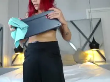 Chaturbate Live Sex Cam of lucie_red