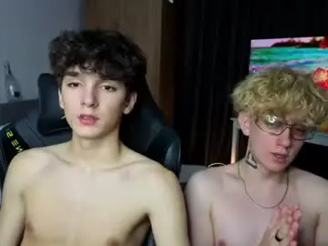 Chaturbate Live Sex Cam of em_chipsi