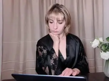 Chaturbate Watch Live Sex Cams of crystalfever_