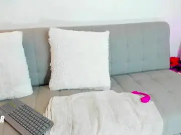 Chaturbate Live Sex Cam of mia_hrpr_01