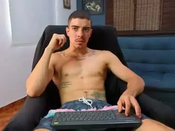 Chaturbate Live Sex Cam of ethangreey1