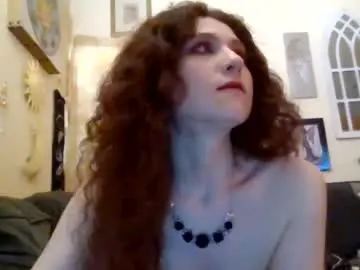 Chaturbate Live Sex Cam of queencrimsonlvx