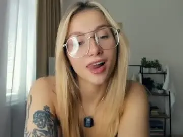 Chaturbate Live Sex of glossybabe_