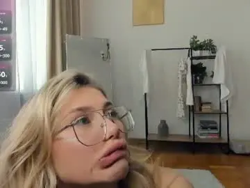 Chaturbate Sex Cam of glossybabe_