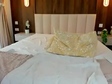 Chaturbate Live Sex Cam of saradiamond01