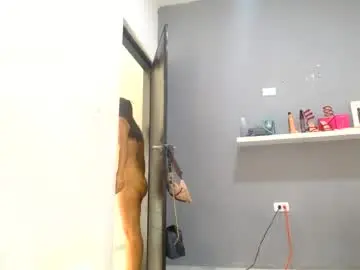 Chaturbate Live Sex Cam of mia_chanel421