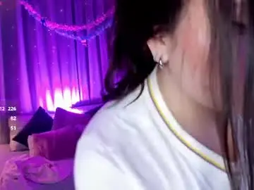 Chaturbate Live Sex Cam of raven_sweeteyes