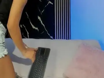 Chaturbate Adult Webcam of kira_queeen