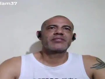 Chaturbate Live Sex Cam of retlam37