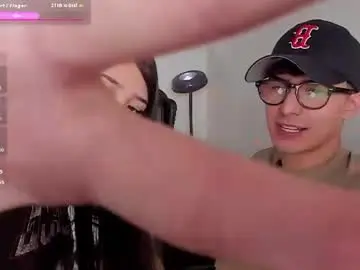 Chaturbate Live Sex Cam of mikeyvioleta