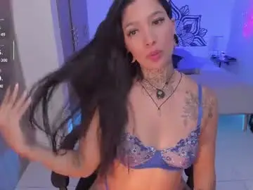 Chaturbate Live Sex Cam of louanebouroff