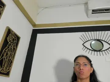 Chaturbate Nude Webcam of emilygomezz