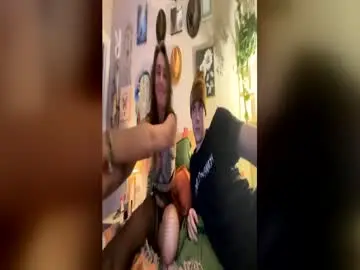 Chaturbate Live Sex Cam of justfriendsz