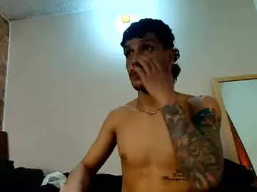 Chaturbate Best live sex cam show of benjamin613999
