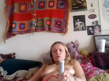 Chaturbate Watch Live Sex Cams of lucylovesflowers